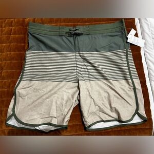 NWT Green Striped Block Old Navy UPF 40 Size 38 Swim Shorts